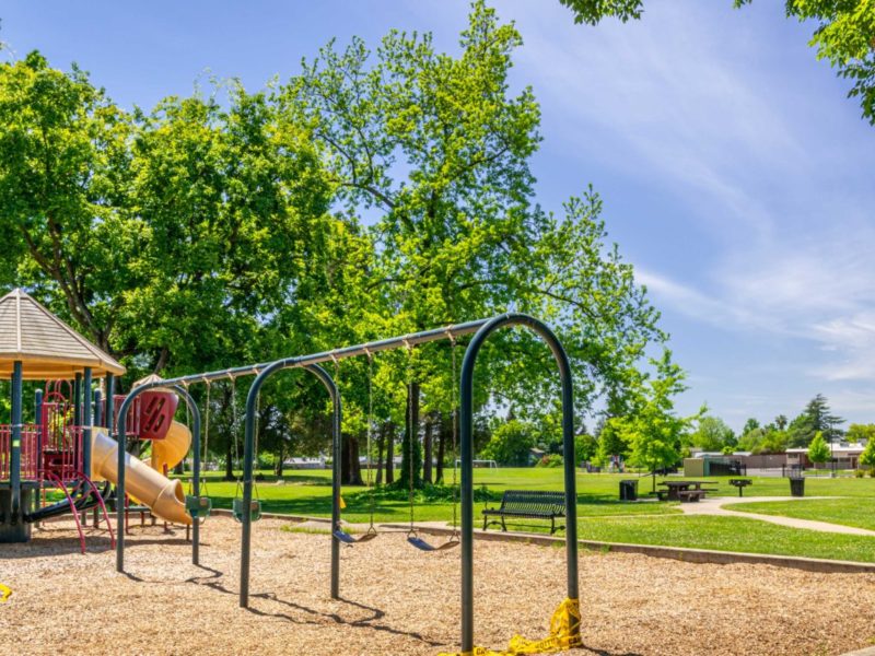 Larchmont/Rossmoor Park playground