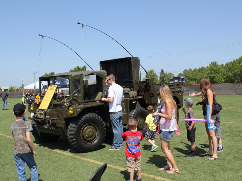 Participants looking at an Army vehicle at Meet the Machines