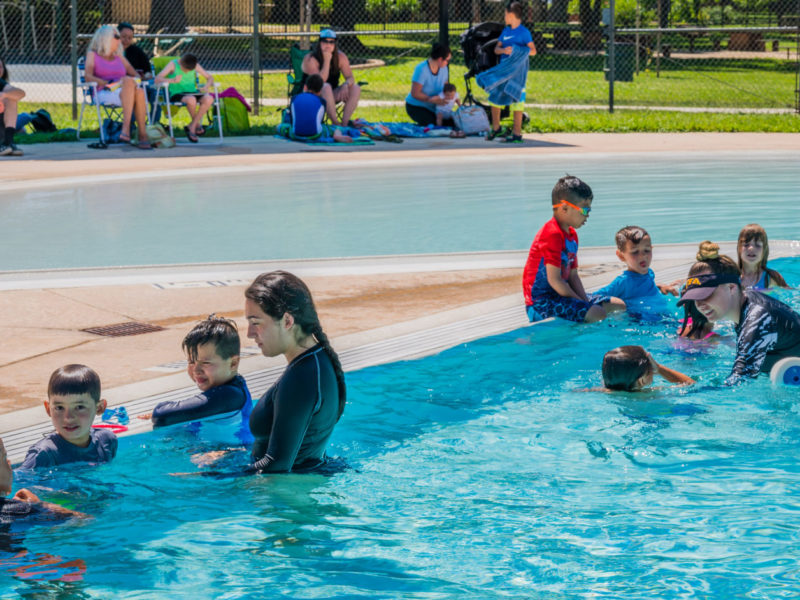 kids swim lessons at Lincoln Village Community Pool